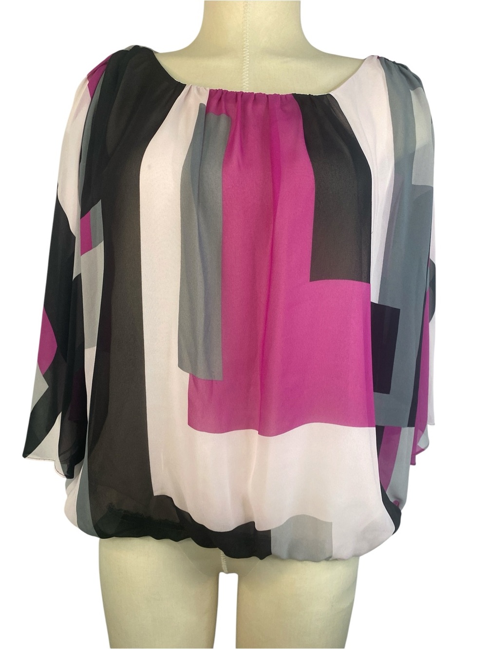 Vince Camuto Geometric Print Blouson Top in Magenta and Black Women’s Large